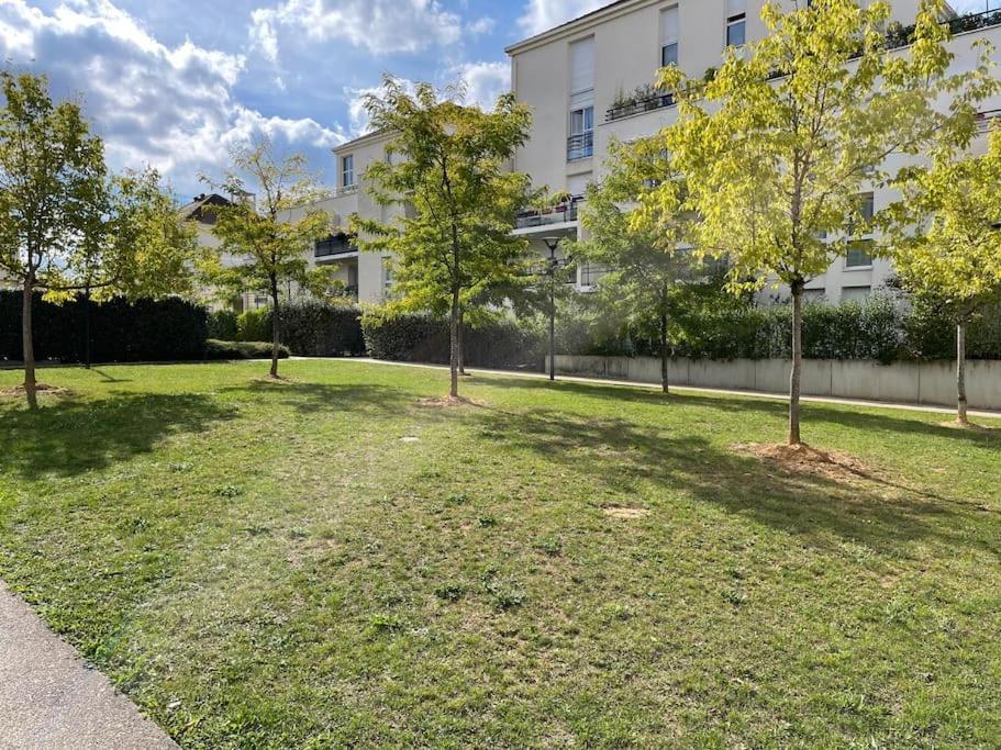 Studio 28 M2 & Jardin Privatif 20 M2 Montigny-le-Bretonneux Exterior foto
